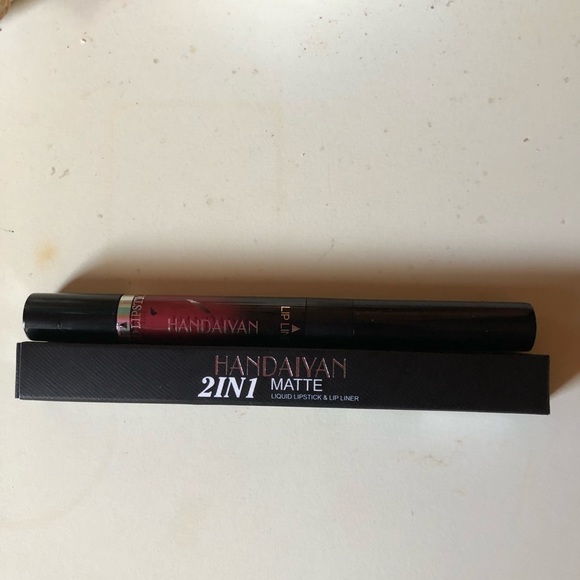 Lip gloss and liner - Picture 1 of 2